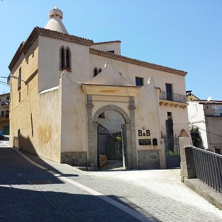 לינה וארוחת בוקר Crosia Palazzo Madeo - Residenza D'Epoca מראה חיצוני תמונה