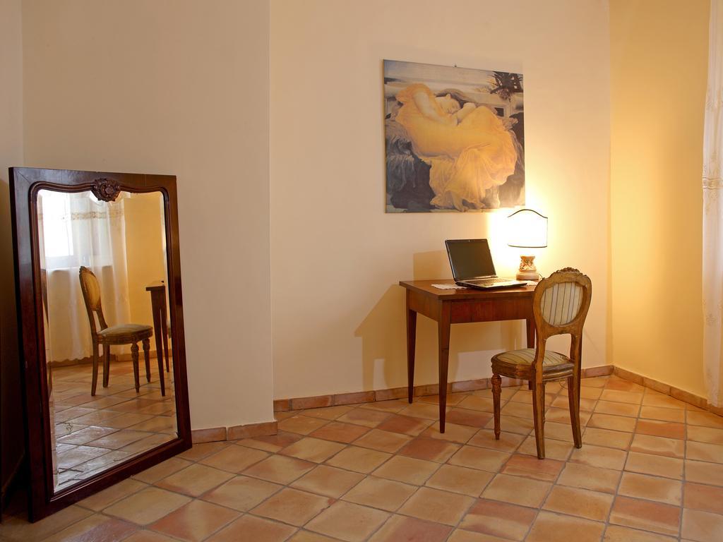 לינה וארוחת בוקר Crosia Palazzo Madeo - Residenza D'Epoca מראה חיצוני תמונה